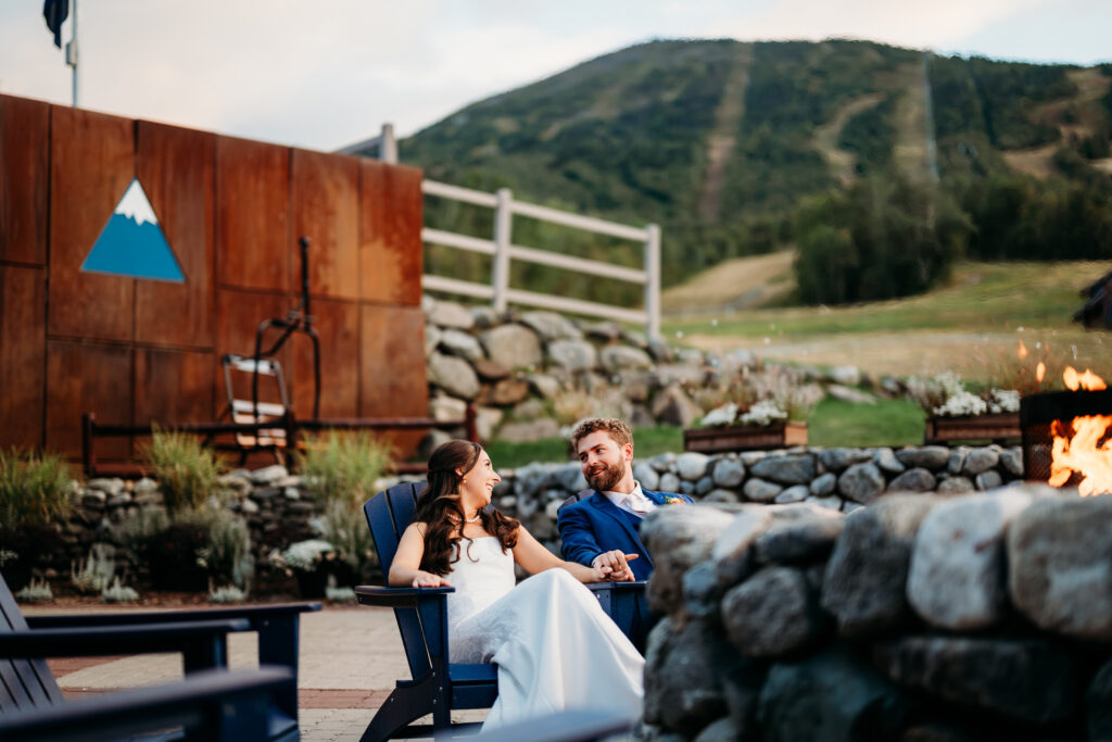 Couples portrait on the beach at sugarloaf mountain